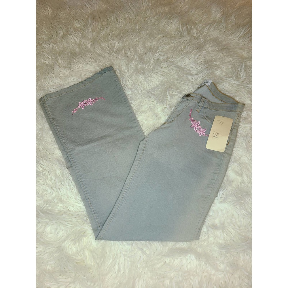 NWT Jasmine Faded Lightwash Denim Flare Jean w/ Embroidered Pink Flowers
